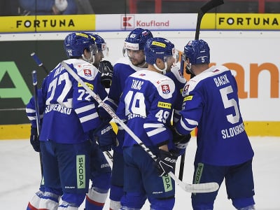 Slovenskí hokejisti sprava Patrik