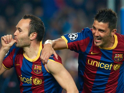 Andres Iniesta a David Villa sa tešia z gólu