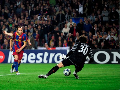 Andres Iniesta dáva gól
