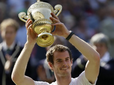 Andy Murray s wimbledonskou trofejou