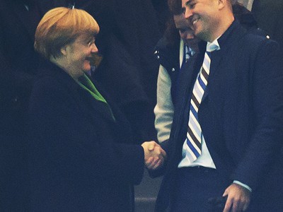 Nemecká kancelárka Angela Merkelová a švédsky premiér John Fredrik Reinfeldt po zápase