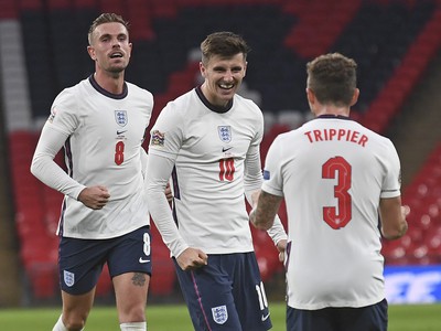 Futbalisti Anglicka oslavujú gól