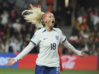 Anglická futbalistka Chloe Kellyová  sa teší z gólu