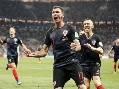 Mandžukič oslavuje víťazný gól Chorvátov