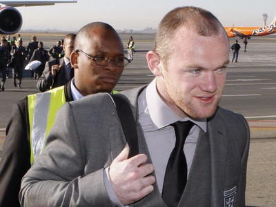 Wayne Rooney na letisku v Johannesburgu