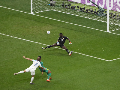 Harry Kane strieľa gól do siete Senegalu