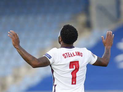 Raheem Sterling oslavuje gól