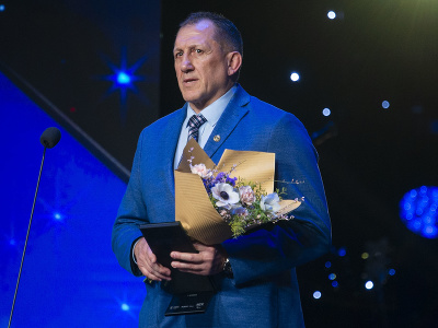 Bývalý zápasník Jozef Lohyňa si prevzal ocenenie Športová legenda počas slávnostného vyhlásenia výsledkov ankety Športovec roka 2023