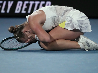 Ruská tenistka Anna Blinkovová reaguje po jej výhre nad Kazaškou Jelenou Rybakinovou v 2. kole dvojhry na grandslamovom turnaji Australian Open
