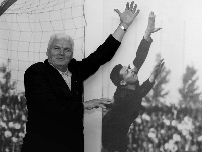 Vľavo legendárny Anton Švajlen