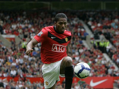 Antonio Valencia a Gregory Vignal