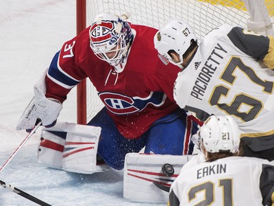 Max Pacioretty strieľa na brankára Montrealu Canadiens Anttiho Niemiho.