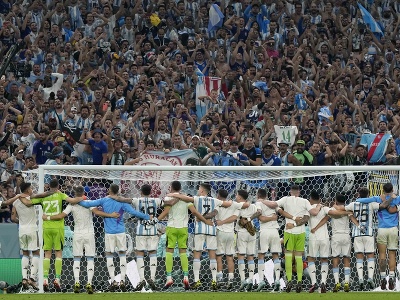 Argentína oslavuje postup do finále MS v Katare