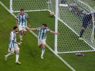 Julián Álvarez oslavuje gól