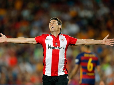 Hráč Aritz Aduriz z Athletica Bilbao sa raduje z gólu