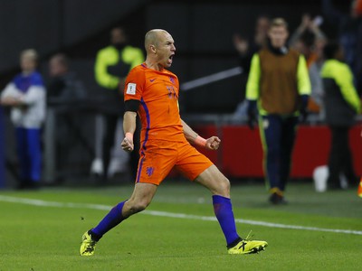 Arjen Robben sa rozlúčil s reprezentáciou dvomi gólmi