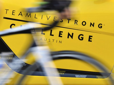 Livestrong prežije napriek Armstrongovmu