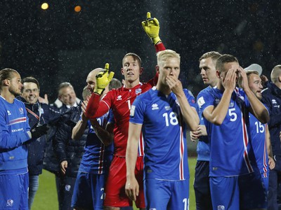 Hráči Islandu po postupe na MS 2018