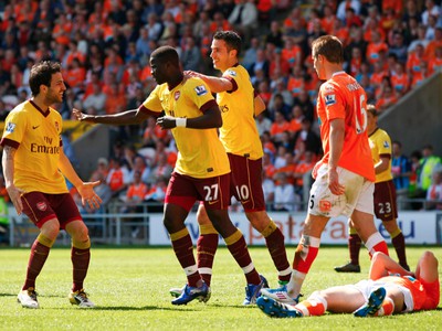 Emmanuel Eboue, Robin van