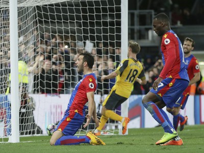 Luka Milivojevič sa teší z gólu do siete Arsenalu 