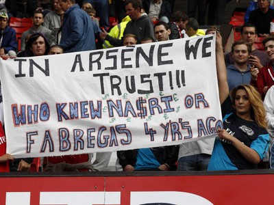 Fanúšikovia Arsenalu podporujú Wengera