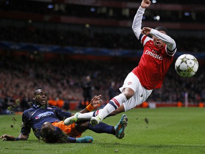 Alex Oxlade-Chamberlain a Jonathan Tinhan