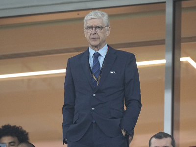 Bývalý tréner Arsenalu Arséne Wenger počas MS v Katare