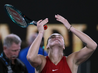 Aryna Sabalenková sa teší zo zisku titulu na Australian Open 2024