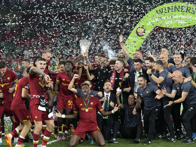 Oslavy hráčov rímskeho AS z triumfu v Európskej konferenčnej lige