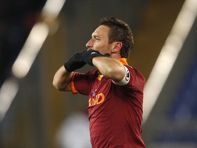 Francesco Totti strelil v súboji s Fiorentinou dva góly