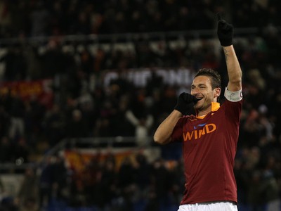 Francesco Totti strelil v súboji s Fiorentinou dva góly