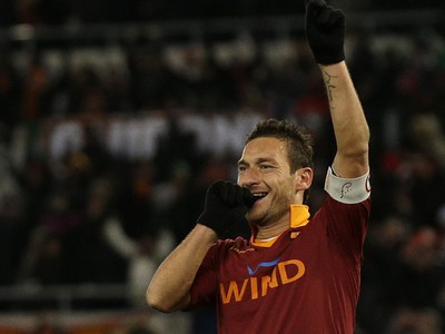 Francesco Totti strelil v súboji s Fiorentinou dva góly