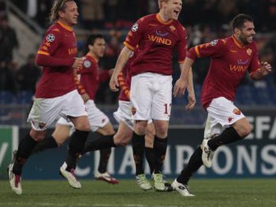 Simone Perrotta oslavuje so