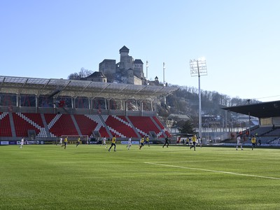 Futbalisti AS Trenčín hrajú po prvý raz v lige na novom štadióne 