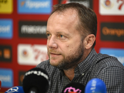 Na snímke generálny manažér AS Trenčín Róbert Rybníček odpovedá na otázky novinárov počas štartu letnej prípravy klubu