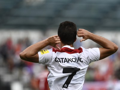 Na snímke bosniansky útočník Hamza Čatakovič (AS) oslavuje svoj gól