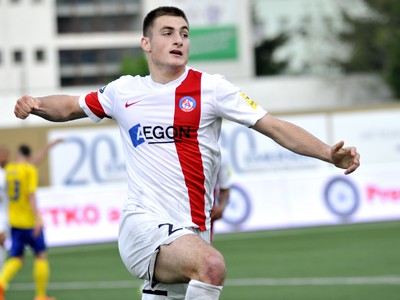 Hráč AS Trenčín Matúš Bero sa teší z gólu