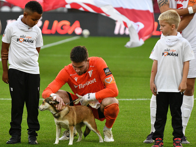 V strede Andrija Katič z Trenčína počas nástupu na zápas