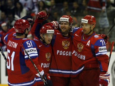 Rusi oslavujú gól Aťjušova