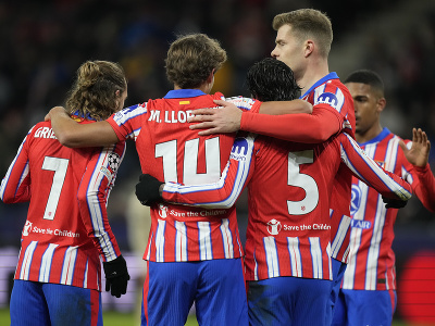 Futbalisti Atlética oslavujú gól