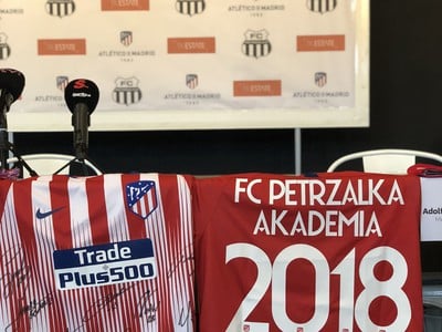 Tlačová konferencia k futbalovému kempu Atlética Madrid, ktorý sa uskutoční na štadióne FC Petržalka