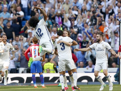 Pepe, Luka Modrič, Carvajal a Marcelo oslavujú vedúci gól Realu