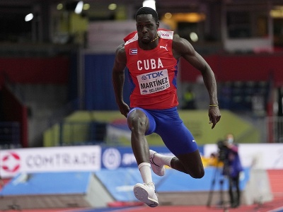 Kubánsky atlét Lazaro Martinez počas finále trojskoku mužov na 18. halových majstrovstvách sveta v Belehrade