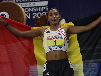 Belgičanka Nafissatou Thiamová sa teší po víťazstve v päťboji na halových majstrovstvách Európy v poľskej Toruni