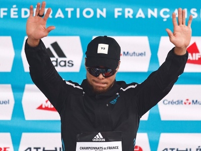 Wilfried Happio po fyzickom útoku ovládol preteky na 400 metrov cez prekážky