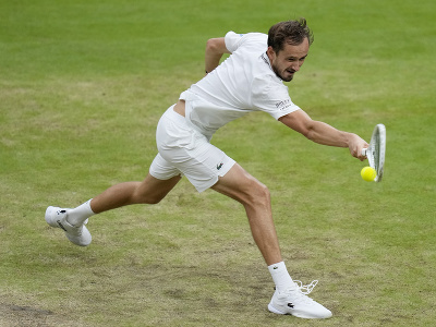Daniil Medvedev v semifinále Wimbledonu proti Carlosovi Alcarazovi