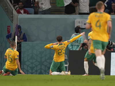 Austrálsky hráč Craig Goodwin oslavuje po tom, ako skóroval vo futbalovom zápase D-skupiny Francúzsko - Austrália