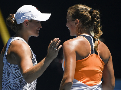 Austrálska tenistka Ashleigh Bartyová sa suverénnym spôsobom prebojovala do 3. kola dvojhry Australian Open