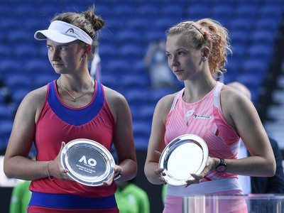 Elise Mertensová a Aryna Sabalenková triumfovali v ženskej štvorhre na grandslamovom tenisovom turnaji Australian Open