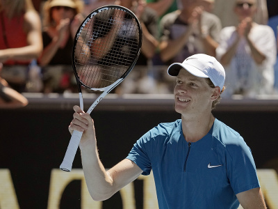 Jannik Sinner oslavuje postup do osemfinále Australian Open